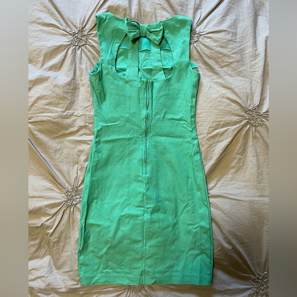 Great Barbie looking dress! - Picture 2 of 2